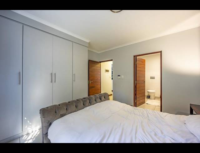 2 BEDROOM PROPERTY TO RENT IN MENLO PARK